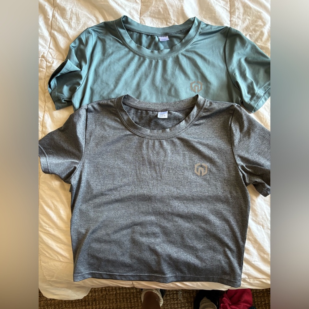 Women’s athletic tops